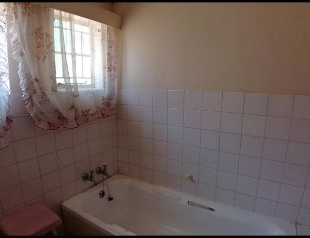 3 BEDROOM FREEHOLD SOLD IN STILFONTEIN EXT 1